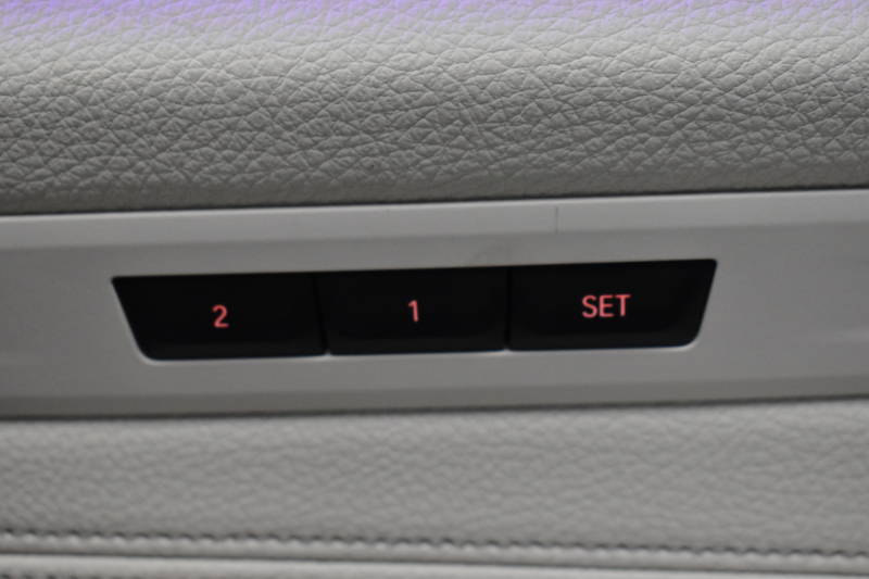 BMW 5シリーズ 530e Mｽﾎﾟｰﾂ PHEV 変更後全面液晶ﾒｰﾀｰ 全席ﾋｰﾀｰ付白革 LEDﾍｯﾄﾞﾗｲﾄ 追従ACC HUD 車線変更&逸脱警告 衝突軽減B ﾀｯﾁﾊﾟﾈﾙ対応iﾄﾞﾗｲﾌﾞHDDﾅﾋﾞﾌﾙｾｸﾞ 3Dﾋﾞｭｰ全周囲ｶﾒﾗ Pｱｼｽﾄ 電動ﾄﾗﾝｸ 2年保証