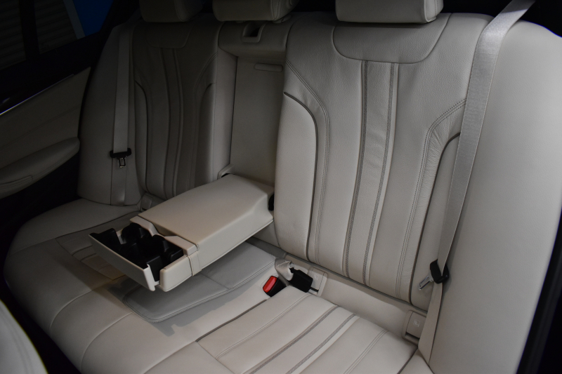 BMW 5シリーズ 530e Mｽﾎﾟｰﾂ PHEV 変更後全面液晶ﾒｰﾀｰ 全席ﾋｰﾀｰ付白革 LEDﾍｯﾄﾞﾗｲﾄ 追従ACC HUD 車線変更&逸脱警告 衝突軽減B ﾀｯﾁﾊﾟﾈﾙ対応iﾄﾞﾗｲﾌﾞHDDﾅﾋﾞﾌﾙｾｸﾞ 3Dﾋﾞｭｰ全周囲ｶﾒﾗ Pｱｼｽﾄ 電動ﾄﾗﾝｸ 2年保証