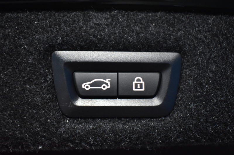 BMW 5シリーズ 530e Mｽﾎﾟｰﾂ PHEV 変更後全面液晶ﾒｰﾀｰ 全席ﾋｰﾀｰ付白革 LEDﾍｯﾄﾞﾗｲﾄ 追従ACC HUD 車線変更&逸脱警告 衝突軽減B ﾀｯﾁﾊﾟﾈﾙ対応iﾄﾞﾗｲﾌﾞHDDﾅﾋﾞﾌﾙｾｸﾞ 3Dﾋﾞｭｰ全周囲ｶﾒﾗ Pｱｼｽﾄ 電動ﾄﾗﾝｸ 2年保証