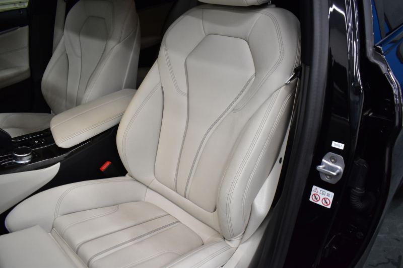 BMW 5シリーズ 530e Mｽﾎﾟｰﾂ PHEV 変更後全面液晶ﾒｰﾀｰ 全席ﾋｰﾀｰ付白革 LEDﾍｯﾄﾞﾗｲﾄ 追従ACC HUD 車線変更&逸脱警告 衝突軽減B ﾀｯﾁﾊﾟﾈﾙ対応iﾄﾞﾗｲﾌﾞHDDﾅﾋﾞﾌﾙｾｸﾞ 3Dﾋﾞｭｰ全周囲ｶﾒﾗ Pｱｼｽﾄ 電動ﾄﾗﾝｸ 2年保証