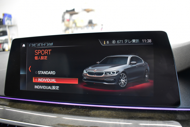 BMW 5シリーズ 530e Mｽﾎﾟｰﾂ PHEV 変更後全面液晶ﾒｰﾀｰ 全席ﾋｰﾀｰ付白革 LEDﾍｯﾄﾞﾗｲﾄ 追従ACC HUD 車線変更&逸脱警告 衝突軽減B ﾀｯﾁﾊﾟﾈﾙ対応iﾄﾞﾗｲﾌﾞHDDﾅﾋﾞﾌﾙｾｸﾞ 3Dﾋﾞｭｰ全周囲ｶﾒﾗ Pｱｼｽﾄ 電動ﾄﾗﾝｸ 2年保証