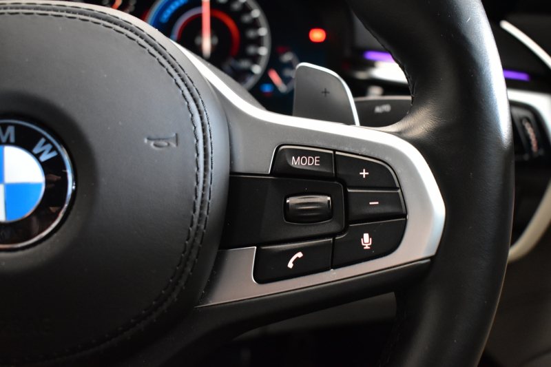 BMW 5シリーズ 530e Mｽﾎﾟｰﾂ PHEV 変更後全面液晶ﾒｰﾀｰ 全席ﾋｰﾀｰ付白革 LEDﾍｯﾄﾞﾗｲﾄ 追従ACC HUD 車線変更&逸脱警告 衝突軽減B ﾀｯﾁﾊﾟﾈﾙ対応iﾄﾞﾗｲﾌﾞHDDﾅﾋﾞﾌﾙｾｸﾞ 3Dﾋﾞｭｰ全周囲ｶﾒﾗ Pｱｼｽﾄ 電動ﾄﾗﾝｸ 2年保証