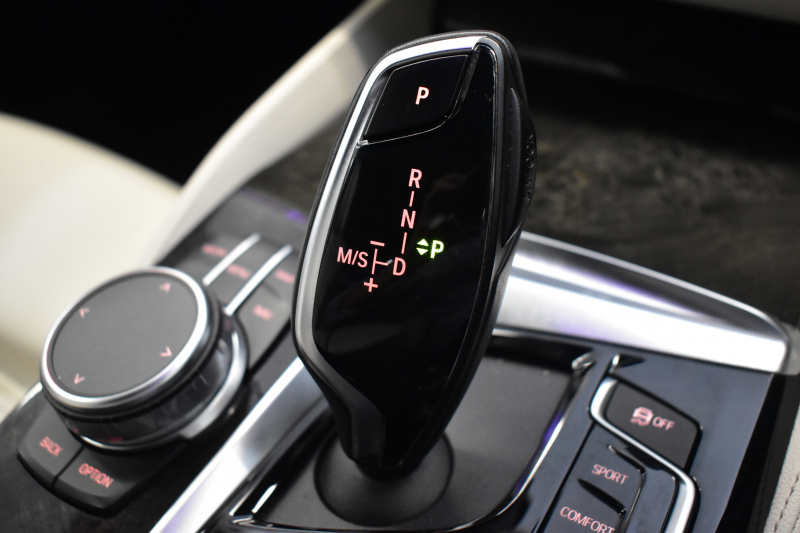 BMW 5シリーズ 530e Mｽﾎﾟｰﾂ PHEV 変更後全面液晶ﾒｰﾀｰ 全席ﾋｰﾀｰ付白革 LEDﾍｯﾄﾞﾗｲﾄ 追従ACC HUD 車線変更&逸脱警告 衝突軽減B ﾀｯﾁﾊﾟﾈﾙ対応iﾄﾞﾗｲﾌﾞHDDﾅﾋﾞﾌﾙｾｸﾞ 3Dﾋﾞｭｰ全周囲ｶﾒﾗ Pｱｼｽﾄ 電動ﾄﾗﾝｸ 2年保証