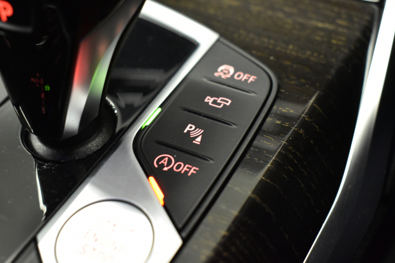 BMW 3シリーズ 330i Mｽﾎﾟｰﾂ 高出力 ｲﾉﾍﾞｰｼｮﾝ&ﾊｲﾗｲﾝ&ｺﾝﾌｫｰﾄP ﾚｰｻﾞｰLEDﾗｲﾄ ﾋｰﾀｰ付黒革 ACC HUD ﾚｲｽﾞ19AW ｱｲﾊﾞｯﾊﾀﾞｳﾝｻｽ Mｽﾎﾟｰﾂﾌﾞﾚｰｷ ﾊﾟｰｷﾝｸﾞｱｼｽﾄ+ 全周囲ｶﾒﾗ ｼﾞｪｽﾁｬｰC対応ﾀｯﾁﾊﾟﾈﾙﾅﾋﾞ ｱｯﾌﾟﾙｶｰﾌﾟﾚｲ  2年保証