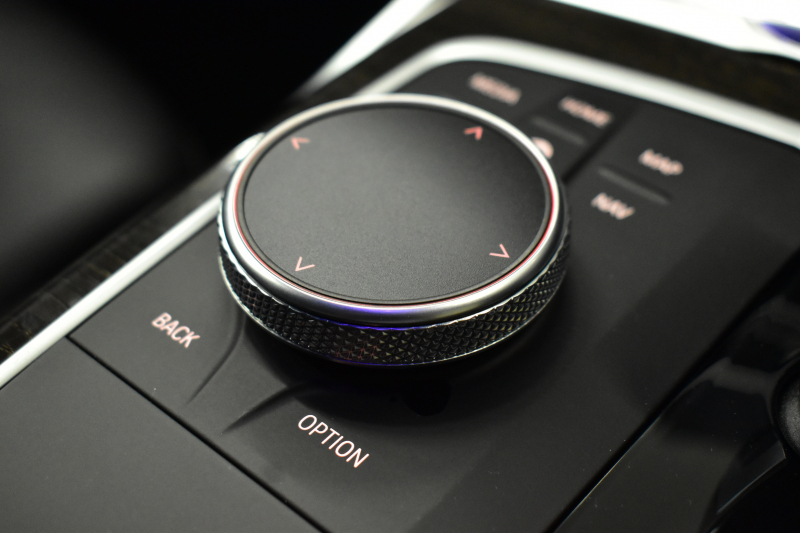 BMW 3シリーズ 330i Mｽﾎﾟｰﾂ 高出力 ｲﾉﾍﾞｰｼｮﾝ&ﾊｲﾗｲﾝ&ｺﾝﾌｫｰﾄP ﾚｰｻﾞｰLEDﾗｲﾄ ﾋｰﾀｰ付黒革 ACC HUD ﾚｲｽﾞ19AW ｱｲﾊﾞｯﾊﾀﾞｳﾝｻｽ Mｽﾎﾟｰﾂﾌﾞﾚｰｷ ﾊﾟｰｷﾝｸﾞｱｼｽﾄ+ 全周囲ｶﾒﾗ ｼﾞｪｽﾁｬｰC対応ﾀｯﾁﾊﾟﾈﾙﾅﾋﾞ ｱｯﾌﾟﾙｶｰﾌﾟﾚｲ  2年保証