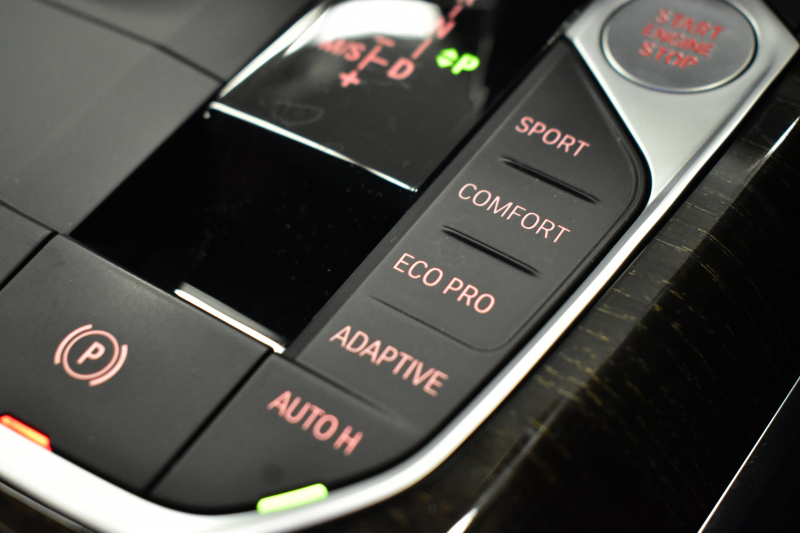 BMW 3シリーズ 330i Mｽﾎﾟｰﾂ 高出力 ｲﾉﾍﾞｰｼｮﾝ&ﾊｲﾗｲﾝ&ｺﾝﾌｫｰﾄP ﾚｰｻﾞｰLEDﾗｲﾄ ﾋｰﾀｰ付黒革 ACC HUD ﾚｲｽﾞ19AW ｱｲﾊﾞｯﾊﾀﾞｳﾝｻｽ Mｽﾎﾟｰﾂﾌﾞﾚｰｷ ﾊﾟｰｷﾝｸﾞｱｼｽﾄ+ 全周囲ｶﾒﾗ ｼﾞｪｽﾁｬｰC対応ﾀｯﾁﾊﾟﾈﾙﾅﾋﾞ ｱｯﾌﾟﾙｶｰﾌﾟﾚｲ  2年保証