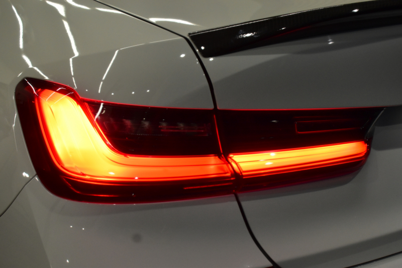 BMW 3シリーズ 330i Mｽﾎﾟｰﾂ 高出力 ｲﾉﾍﾞｰｼｮﾝ&ﾊｲﾗｲﾝ&ｺﾝﾌｫｰﾄP ﾚｰｻﾞｰLEDﾗｲﾄ ﾋｰﾀｰ付黒革 ACC HUD ﾚｲｽﾞ19AW ｱｲﾊﾞｯﾊﾀﾞｳﾝｻｽ Mｽﾎﾟｰﾂﾌﾞﾚｰｷ ﾊﾟｰｷﾝｸﾞｱｼｽﾄ+ 全周囲ｶﾒﾗ ｼﾞｪｽﾁｬｰC対応ﾀｯﾁﾊﾟﾈﾙﾅﾋﾞ ｱｯﾌﾟﾙｶｰﾌﾟﾚｲ  2年保証