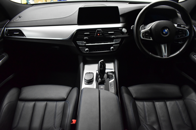 BMW 6シリーズ 623dｸﾞﾗﾝﾂｰﾘｽﾓ Mｽﾎﾟｰﾂ LEDﾍｯﾄﾞﾗｲﾄ  ACC  ﾋｰﾀｰ付黑革 HUD 19AW 衝突軽減B 車線変更 &逸脱&歩行者警告 ﾀｯﾁﾊﾟﾈﾙﾅﾋﾞﾌﾙｾｸﾞ全周囲ｶﾒ 液晶ﾒｰﾀｰ  電格ﾘｱｳｲﾝｸﾞ 電動ﾄﾗﾝｸ 2年保証