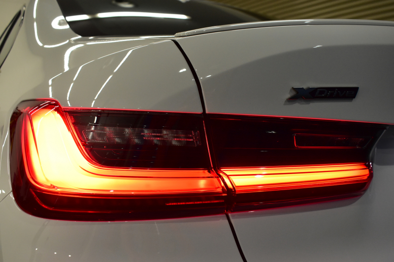 BMW 3シリーズ M340i Xﾄﾞﾗｲﾌﾞ ｵﾌﾟｼｮﾝMｽﾎﾟｰﾂｼｰﾄ ﾋｰﾀｰ付黒革 ACC HUD ﾚｰｻﾞｰLEDﾗｲﾄ 可変Mｻｽ Mｽﾎﾟｰﾂﾌﾞﾚｰｷ ｼﾞｪｽﾁｬｰC ﾊｰﾏﾝｶｰﾄﾞﾝｽﾋﾟｰｶｰ 側面衝突&車線変更&逸脱警告 後退ｱｼｽﾄ ﾀｯﾁﾊﾟﾈﾙﾅﾋﾞ全周囲ｶﾒﾗ 電動ﾄﾗﾝｸ 2年保証