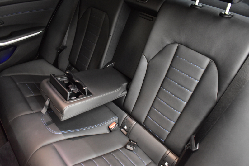 BMW 3シリーズ 330i Mｽﾎﾟｰﾂ 『期間限定掲載！』 高出力 ｲﾉﾍﾞｰｼｮﾝ&ﾃﾞﾋﾞｭｰ&ｺﾝﾌｫｰﾄP ﾚｰｻﾞｰLEDﾗｲﾄ ﾋｰﾀｰ付黒革 19AW ACC HUD Mｽﾎﾟｰﾂﾌﾞﾚｰｷ ﾊﾟｰｷﾝｸﾞｱｼｽﾄﾌﾟﾗｽ 全周囲ｶﾒﾗ ｼﾞｪｽﾁｬｰC対応ﾀｯﾁﾊﾟﾈﾙﾅﾋﾞ ｱｯﾌﾟﾙｶｰﾌﾟﾚｲ 2年保証