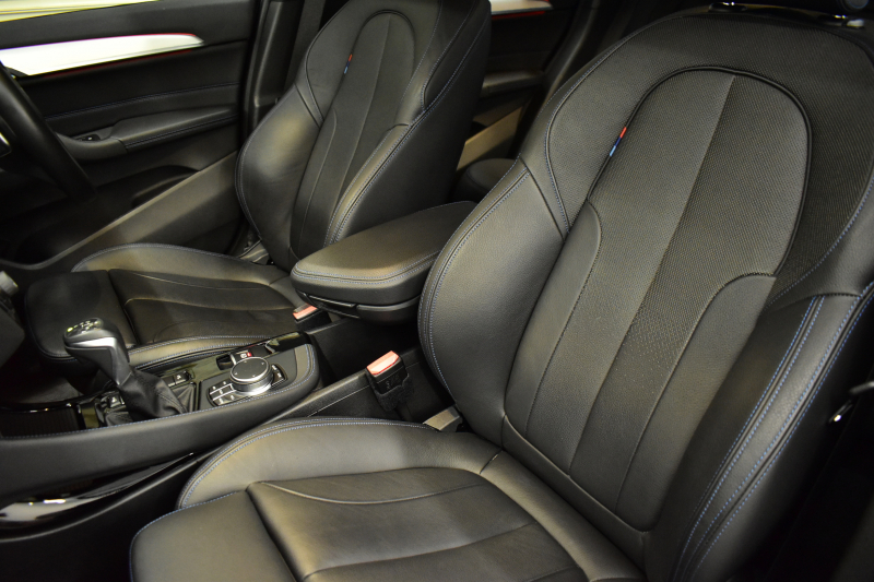 BMW X1 Xﾄﾞﾗｲﾌﾞ18d Mｽﾎﾟｰﾂ 中期ﾓﾃﾞﾙ 4WD ﾋｰﾀｰ付黒革 ｱﾄﾞﾊﾞﾝｽﾄﾞｱｸﾃｨﾌﾞｾｰﾌﾃｨ&ｺﾝﾌｫｰﾄP 追従ACC HUD 18AW NEWﾃﾞｻﾞｲﾝﾒｰﾀｰ LEDﾍｯﾄﾞﾗｲﾄ ﾀｯﾁﾊﾟﾈﾙHDDﾅﾋﾞBｶﾒﾗ 前後PDC  衝突軽減B 車線逸脱&歩行者警告 電動Rｹﾞｰﾄ ｽﾏｰﾄｷｰ 2年保証