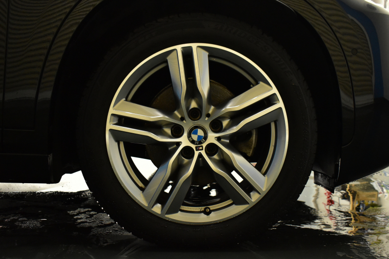 BMW X1 Xﾄﾞﾗｲﾌﾞ18d Mｽﾎﾟｰﾂ 中期ﾓﾃﾞﾙ 4WD ﾋｰﾀｰ付黒革 ｱﾄﾞﾊﾞﾝｽﾄﾞｱｸﾃｨﾌﾞｾｰﾌﾃｨ&ｺﾝﾌｫｰﾄP 追従ACC HUD 18AW NEWﾃﾞｻﾞｲﾝﾒｰﾀｰ LEDﾍｯﾄﾞﾗｲﾄ ﾀｯﾁﾊﾟﾈﾙHDDﾅﾋﾞBｶﾒﾗ 前後PDC  衝突軽減B 車線逸脱&歩行者警告 電動Rｹﾞｰﾄ ｽﾏｰﾄｷｰ 2年保証