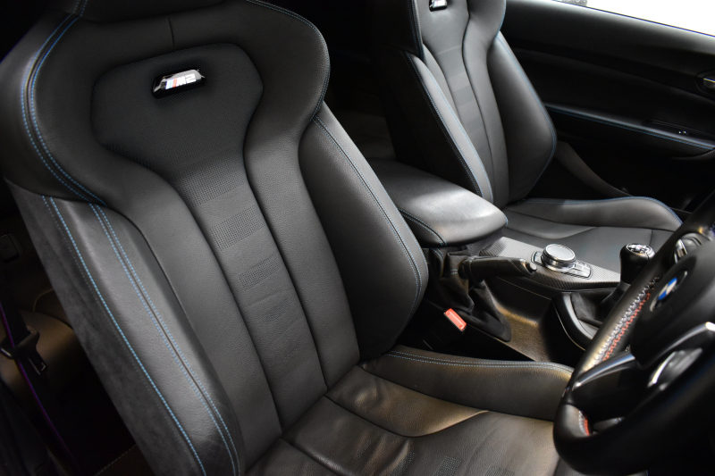 BMW Mシリーズ M2 ｺﾝﾍﾟﾃｨｼｮﾝ 6速MT LCI後期 ｺﾝﾍﾟﾃｨｼｮﾝ専用410馬力ｴﾝｼﾞﾝ LEDﾍｯﾄﾞﾗｲﾄ&ﾃｰﾙ OHLINS車高調 ﾋｰﾀｰ付黒革 ﾀｯﾁﾊﾟﾈﾙHDDﾅﾋﾞBｶﾒﾗ 専用19AW 車線逸脱&歩行者警告 衝突軽減B ｶｰﾎﾞﾝｲﾝﾃﾘｱ Mｼｰﾄﾍﾞﾙﾄ  2年保証