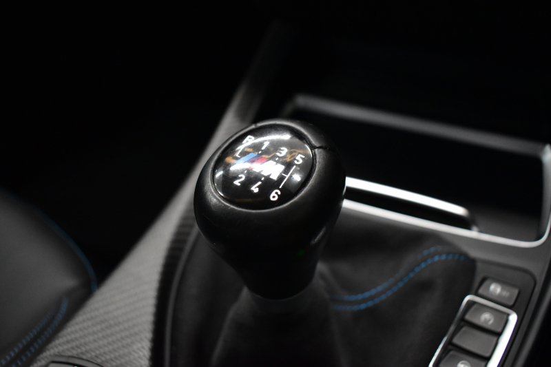 BMW Mシリーズ M2 ｺﾝﾍﾟﾃｨｼｮﾝ 6速MT LCI後期 ｺﾝﾍﾟﾃｨｼｮﾝ専用410馬力ｴﾝｼﾞﾝ LEDﾍｯﾄﾞﾗｲﾄ&ﾃｰﾙ OHLINS車高調 ﾋｰﾀｰ付黒革 ﾀｯﾁﾊﾟﾈﾙHDDﾅﾋﾞBｶﾒﾗ 専用19AW 車線逸脱&歩行者警告 衝突軽減B ｶｰﾎﾞﾝｲﾝﾃﾘｱ Mｼｰﾄﾍﾞﾙﾄ  2年保証