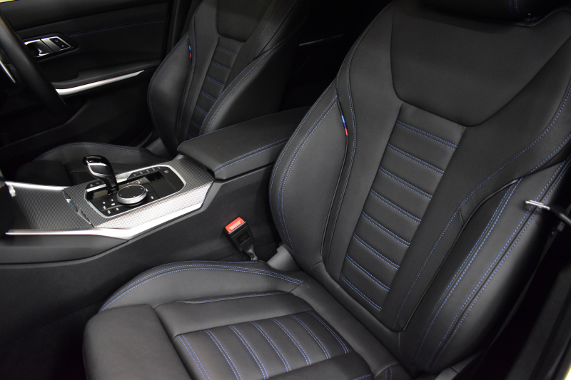 BMW 3シリーズ M340i Xﾄﾞﾗｲﾌﾞ R7年4月迄新車保証付 ﾋｰﾀｰ付黒革 ACC HUD ﾚｰｻﾞｰLEDﾗｲﾄ 可変Mｻｽ Mｽﾎﾟｰﾂﾌﾞﾚｰｷ harman/kardon 側面衝突&車線変更&逸脱警告 後退ｱｼｽﾄ ｼﾞｪｽﾁｬｰC付ﾀｯﾁﾊﾟﾈﾙﾅﾋﾞ全周囲ｶﾒﾗ 電動ﾄﾗﾝｸ 2年保証