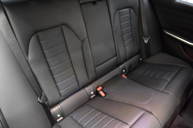 BMW 3シリーズ M340i Xﾄﾞﾗｲﾌﾞ R7年4月迄新車保証付 ﾋｰﾀｰ付黒革 ACC HUD ﾚｰｻﾞｰLEDﾗｲﾄ 可変Mｻｽ Mｽﾎﾟｰﾂﾌﾞﾚｰｷ harman/kardon 側面衝突&車線変更&逸脱警告 後退ｱｼｽﾄ ｼﾞｪｽﾁｬｰC付ﾀｯﾁﾊﾟﾈﾙﾅﾋﾞ全周囲ｶﾒﾗ 電動ﾄﾗﾝｸ 2年保証