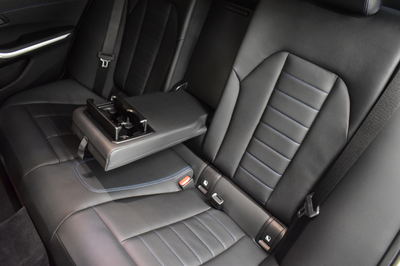 BMW 3シリーズ M340i Xﾄﾞﾗｲﾌﾞ R7年4月迄新車保証付 ﾋｰﾀｰ付黒革 ACC HUD ﾚｰｻﾞｰLEDﾗｲﾄ 可変Mｻｽ Mｽﾎﾟｰﾂﾌﾞﾚｰｷ harman/kardon 側面衝突&車線変更&逸脱警告 後退ｱｼｽﾄ ｼﾞｪｽﾁｬｰC付ﾀｯﾁﾊﾟﾈﾙﾅﾋﾞ全周囲ｶﾒﾗ 電動ﾄﾗﾝｸ 2年保証