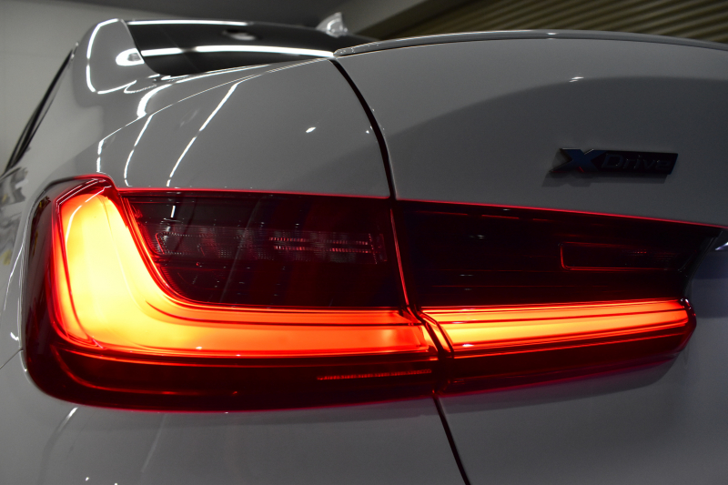 BMW 3シリーズ M340i Xﾄﾞﾗｲﾌﾞ R7年4月迄新車保証付 ﾋｰﾀｰ付黒革 ACC HUD ﾚｰｻﾞｰLEDﾗｲﾄ 可変Mｻｽ Mｽﾎﾟｰﾂﾌﾞﾚｰｷ harman/kardon 側面衝突&車線変更&逸脱警告 後退ｱｼｽﾄ ｼﾞｪｽﾁｬｰC付ﾀｯﾁﾊﾟﾈﾙﾅﾋﾞ全周囲ｶﾒﾗ 電動ﾄﾗﾝｸ 2年保証