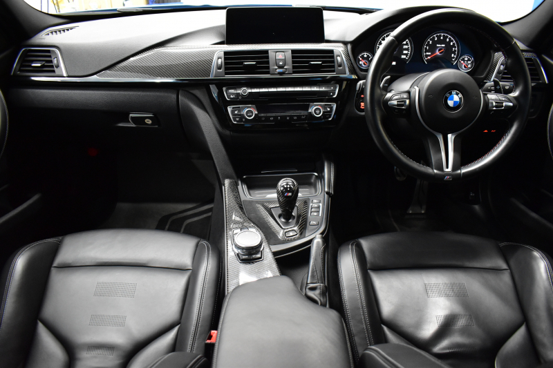 BMW Mシリーズ M3 MDCT 7速DCT ﾋｰﾀｰ付黒革 ｱﾀﾞﾌﾟﾃｨﾌﾞLEDﾍｯﾄﾞﾗｲﾄ&ﾃｰﾙ HUD ｵﾌﾟｼｮﾝ19AW 車線逸脱&歩行者警告 衝突軽減B ｶｰﾎﾞﾝR&ｲﾝﾃﾘｱ ﾀｯﾁﾊﾟｯﾄﾞiﾄﾞﾗｲﾌﾞHDDﾅﾋﾞ ﾌﾙｾｸﾞ Bｶﾒﾗ ﾄﾗﾝｸｽﾎﾟｲﾗｰ  2年保証