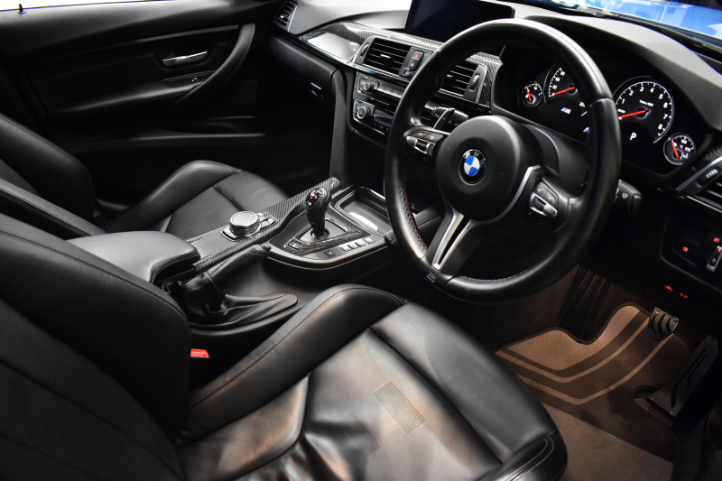 BMW Mシリーズ M3 MDCT 7速DCT ﾋｰﾀｰ付黒革 ｱﾀﾞﾌﾟﾃｨﾌﾞLEDﾍｯﾄﾞﾗｲﾄ&ﾃｰﾙ HUD ｵﾌﾟｼｮﾝ19AW 車線逸脱&歩行者警告 衝突軽減B ｶｰﾎﾞﾝR&ｲﾝﾃﾘｱ ﾀｯﾁﾊﾟｯﾄﾞiﾄﾞﾗｲﾌﾞHDDﾅﾋﾞ ﾌﾙｾｸﾞ Bｶﾒﾗ ﾄﾗﾝｸｽﾎﾟｲﾗｰ  2年保証