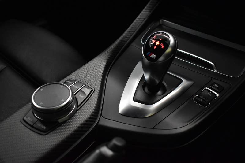 BMW Mシリーズ M2 MDCT 7速DCT LCI後期 ﾋｰﾀｰ付黒革 LEDﾍｯﾄﾞﾗｲﾄ&ﾃｰﾙ Mperformanceｶｽﾀﾑ ﾀｯﾁﾊﾟﾈﾙHDDﾅﾋﾞ Bｶﾒﾗ ﾘｱPDC 19AW 車線逸脱&歩行者警告 衝突軽減ﾌﾞﾚｰｷ ｶｰﾎﾞﾝｲﾝﾃﾘｱ 2年保証