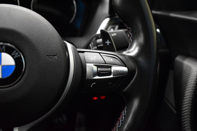 BMW Mシリーズ M2 MDCT 7速DCT LCI後期 ﾋｰﾀｰ付黒革 LEDﾍｯﾄﾞﾗｲﾄ&ﾃｰﾙ Mperformanceｶｽﾀﾑ ﾀｯﾁﾊﾟﾈﾙHDDﾅﾋﾞ Bｶﾒﾗ ﾘｱPDC 19AW 車線逸脱&歩行者警告 衝突軽減ﾌﾞﾚｰｷ ｶｰﾎﾞﾝｲﾝﾃﾘｱ 2年保証