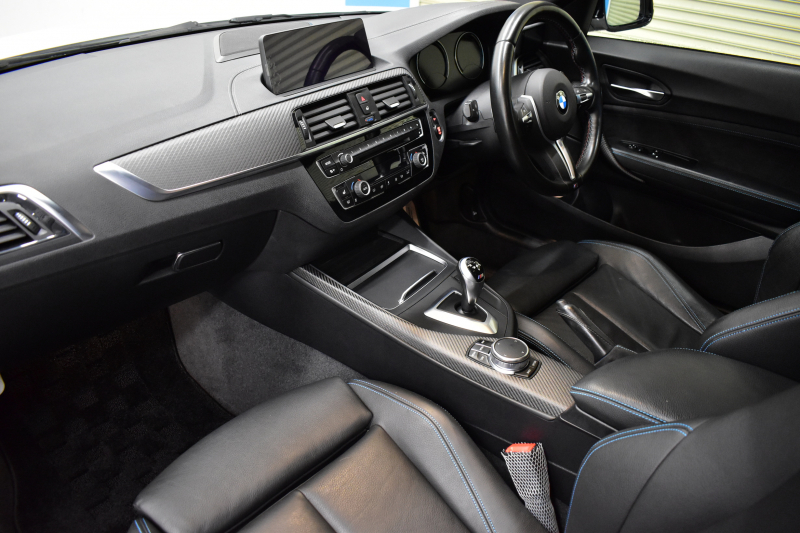 BMW Mシリーズ M2 MDCT 7速DCT LCI後期 ﾋｰﾀｰ付黒革 LEDﾍｯﾄﾞﾗｲﾄ&ﾃｰﾙ Mperformanceｶｽﾀﾑ ﾀｯﾁﾊﾟﾈﾙHDDﾅﾋﾞ Bｶﾒﾗ ﾘｱPDC 19AW 車線逸脱&歩行者警告 衝突軽減ﾌﾞﾚｰｷ ｶｰﾎﾞﾝｲﾝﾃﾘｱ 2年保証