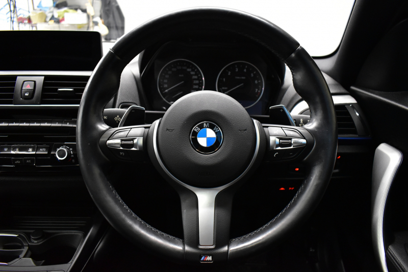 BMW 2シリーズ M235iｸｰﾍﾟ 『期間限定掲載！』 直6ﾀｰﾎﾞ 326馬力 ｻﾝﾙｰﾌ ﾋｰﾀｰ付黒革 ﾀｯﾁﾊﾟｯﾄﾞ式iﾄﾞﾗｲﾌﾞHDDﾅﾋﾞ Bｶﾒﾗ ﾘｱPDC  ｱﾀﾞﾌﾟﾃｨﾌﾞMｻｽﾍﾟﾝｼｮﾝ 大型ﾌﾞﾚｰｷｼｽﾃﾑ 18AW 車線逸脱&歩行者警告 衝突軽減ﾌﾞﾚｰｷ ﾊﾟﾄﾞﾙ ﾄﾞﾗﾊﾟﾌｫ DSRC 2年保証