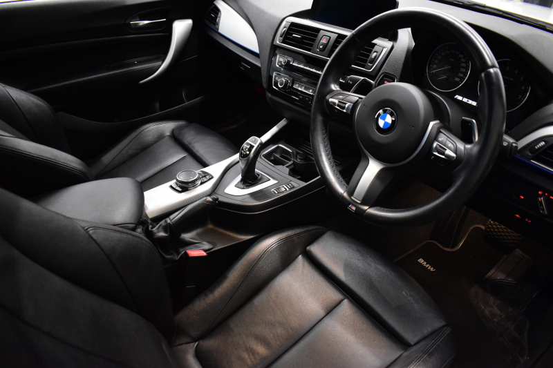 BMW 2シリーズ M235iｸｰﾍﾟ 『期間限定掲載！』 直6ﾀｰﾎﾞ 326馬力 ｻﾝﾙｰﾌ ﾋｰﾀｰ付黒革 ﾀｯﾁﾊﾟｯﾄﾞ式iﾄﾞﾗｲﾌﾞHDDﾅﾋﾞ Bｶﾒﾗ ﾘｱPDC  ｱﾀﾞﾌﾟﾃｨﾌﾞMｻｽﾍﾟﾝｼｮﾝ 大型ﾌﾞﾚｰｷｼｽﾃﾑ 18AW 車線逸脱&歩行者警告 衝突軽減ﾌﾞﾚｰｷ ﾊﾟﾄﾞﾙ ﾄﾞﾗﾊﾟﾌｫ DSRC 2年保証