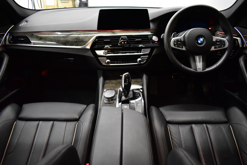 BMW 5シリーズ 530i Mｽﾎﾟｰﾂ 高出力ﾓﾃﾞﾙ ﾊｲﾗｲﾝP 全席ﾋｰﾀｰ付黒革 HUD LEDﾍｯﾄﾞﾗｲﾄ ACC LCW 全面液晶ﾒｰﾀｰ Mｽﾎﾟｰﾂﾌﾞﾚｰｷ ﾀｯﾁﾊﾟﾈﾙ対応iﾄﾞﾗｲﾌﾞHDDﾅﾋﾞﾌﾙｾｸﾞ 3Dﾋﾞｭｰ 車線逸脱&歩行者警告 衝突軽減B 19AW 2年保証