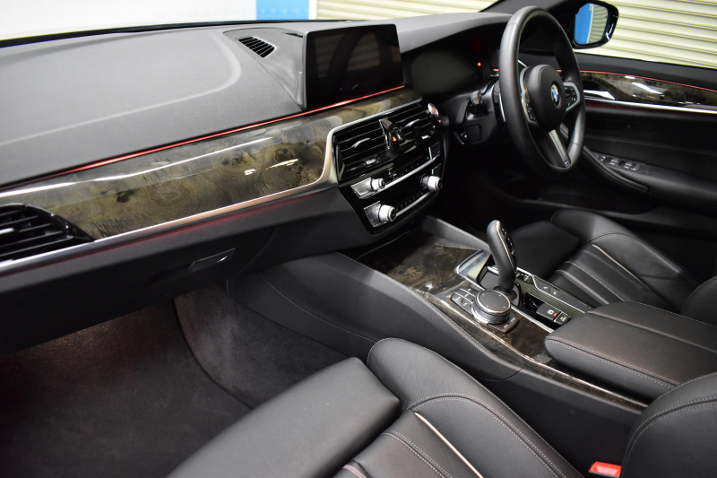 BMW 5シリーズ 530i Mｽﾎﾟｰﾂ 高出力ﾓﾃﾞﾙ ﾊｲﾗｲﾝP 全席ﾋｰﾀｰ付黒革 HUD LEDﾍｯﾄﾞﾗｲﾄ ACC LCW 全面液晶ﾒｰﾀｰ Mｽﾎﾟｰﾂﾌﾞﾚｰｷ ﾀｯﾁﾊﾟﾈﾙ対応iﾄﾞﾗｲﾌﾞHDDﾅﾋﾞﾌﾙｾｸﾞ 3Dﾋﾞｭｰ 車線逸脱&歩行者警告 衝突軽減B 19AW 2年保証