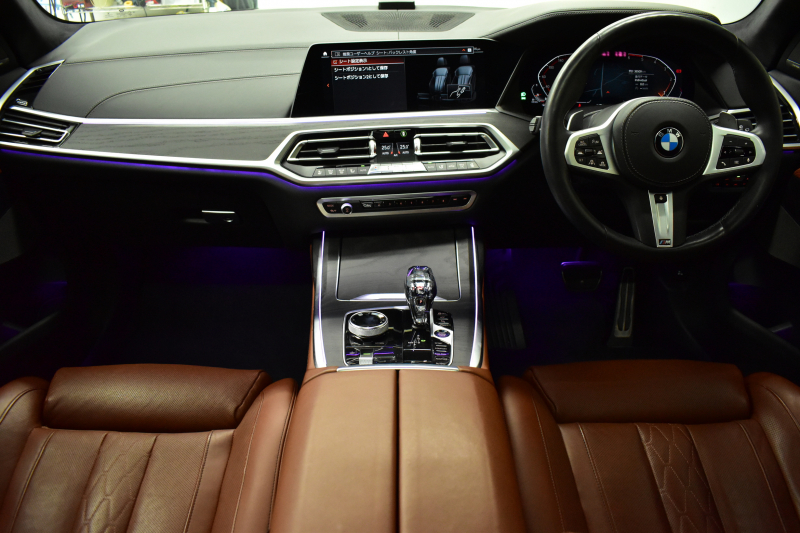 BMW X7 Xdrive 35d Mｽﾎﾟｰﾂ ｳｪﾙﾈｽP 6人乗り ﾊﾟﾉﾗﾏｶﾞﾗｽSR BMWﾚｰｻﾞｰLED 全席ﾋｰﾀｰ付茶革 Fﾍﾞﾝﾁﾚｰｼｮﾝ&ﾏｯｻｰｼﾞ Dｱｼｽﾄﾌﾟﾛ ACC HUD BMWﾗｲﾌﾞｺｯｸﾋﾟｯﾄ ﾀｯﾁﾊﾟﾈﾙﾅﾋﾞ3Dﾋﾞｭｰ ﾌﾙｾｸﾞ ﾊｰﾏﾝｶｰﾄﾞﾝ Apple CarPlay 液晶ﾒｰﾀｰ 21AW 2年保証