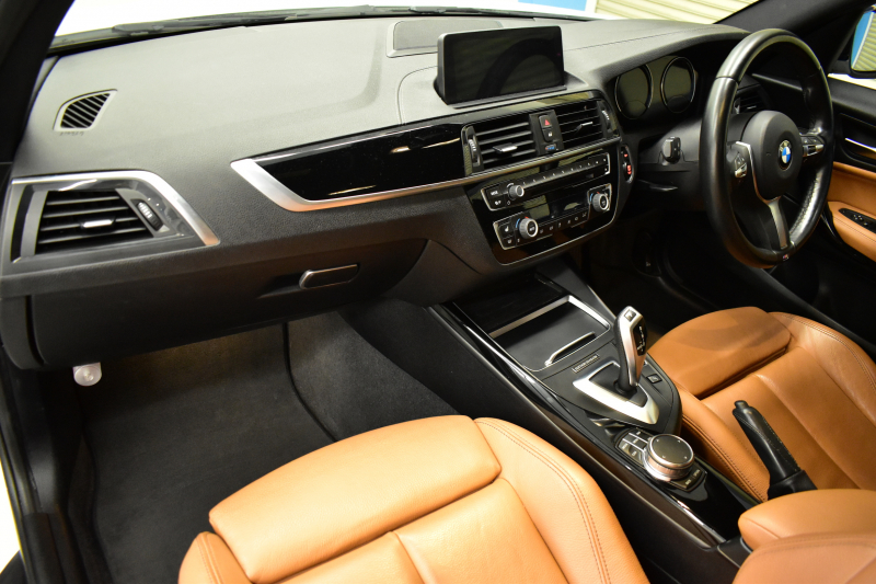 BMW 1シリーズ BMW 118d Mｽﾎﾟｰﾂ ｴﾃﾞｨｼｮﾝｼｬﾄﾞｰ 『期間限定掲載！』 1ｵ-ﾅ 特別限定車  ﾋｰﾀｰ付茶革  ﾀﾞｰｸLEDﾍｯﾄﾞﾗｲﾄ&ﾃｰﾙ 追従ACC  ﾀｯﾁﾊﾟﾈﾙHDDﾅﾋﾞBｶﾒﾗ Bluetoothｵｰﾃﾞｨｵ 衝突軽減ﾌﾞﾚｰｷ 車線逸脱&歩行者警告 2年保証