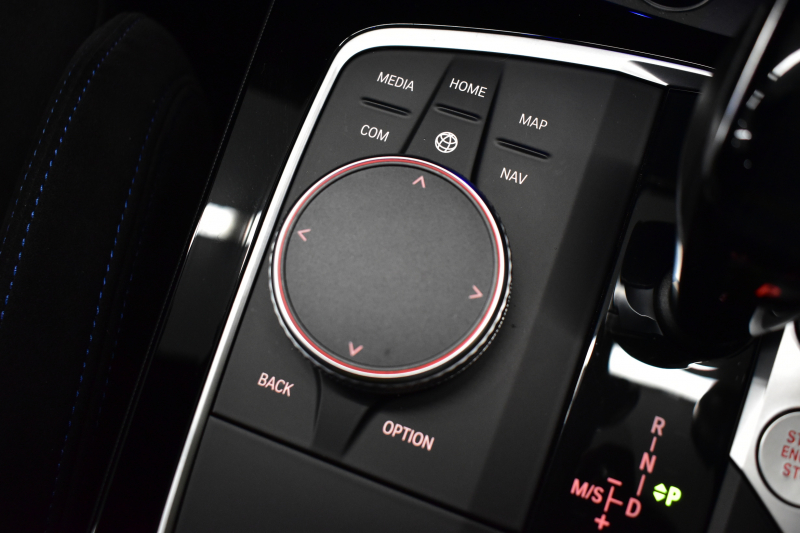 BMW 1シリーズ M135i xDrive ｽﾄﾘｰﾄﾚｰｻｰ 40台限定車 新車保証R7年8月迄 Mperformanceﾊﾟｰﾂ 4WD 可変ｻｽﾍﾟﾝｼｮﾝ Mｽﾎﾟｰﾂﾌﾞﾚｰｷ ACC BMWﾗｲﾌﾞｺｯｸﾋﾟｯﾄ ﾋｰﾀｰ付ｱﾙｶﾝﾀｰﾗｺﾝﾋﾞｽﾎﾟｰﾂｼｰﾄ ﾀｯﾁﾊﾟﾈﾙﾅﾋﾞ ｱｯﾌﾟﾙｶｰﾌﾟﾚｲ LEDﾍｯﾄﾞﾗｲﾄ 2年保証