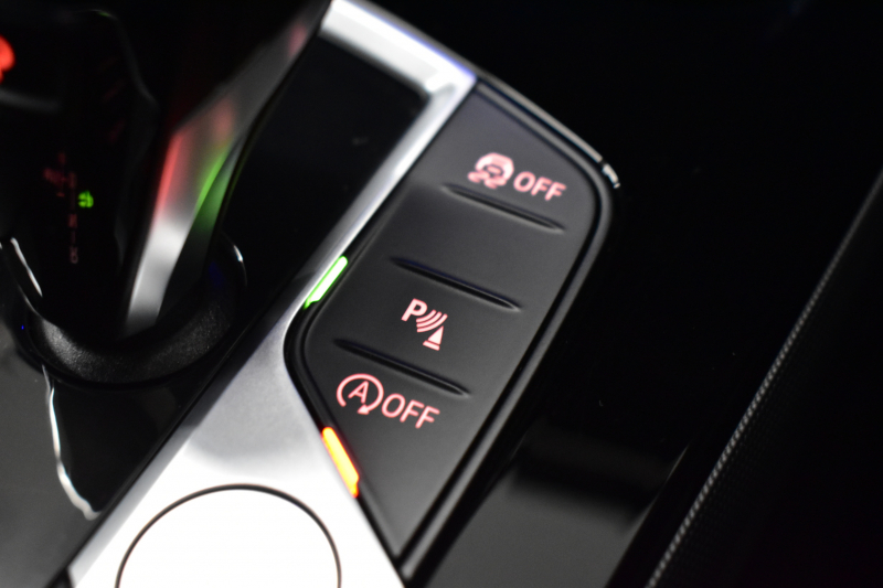 BMW 1シリーズ M135i xDrive ｽﾄﾘｰﾄﾚｰｻｰ 40台限定車 新車保証R7年8月迄 Mperformanceﾊﾟｰﾂ 4WD 可変ｻｽﾍﾟﾝｼｮﾝ Mｽﾎﾟｰﾂﾌﾞﾚｰｷ ACC BMWﾗｲﾌﾞｺｯｸﾋﾟｯﾄ ﾋｰﾀｰ付ｱﾙｶﾝﾀｰﾗｺﾝﾋﾞｽﾎﾟｰﾂｼｰﾄ ﾀｯﾁﾊﾟﾈﾙﾅﾋﾞ ｱｯﾌﾟﾙｶｰﾌﾟﾚｲ LEDﾍｯﾄﾞﾗｲﾄ 2年保証