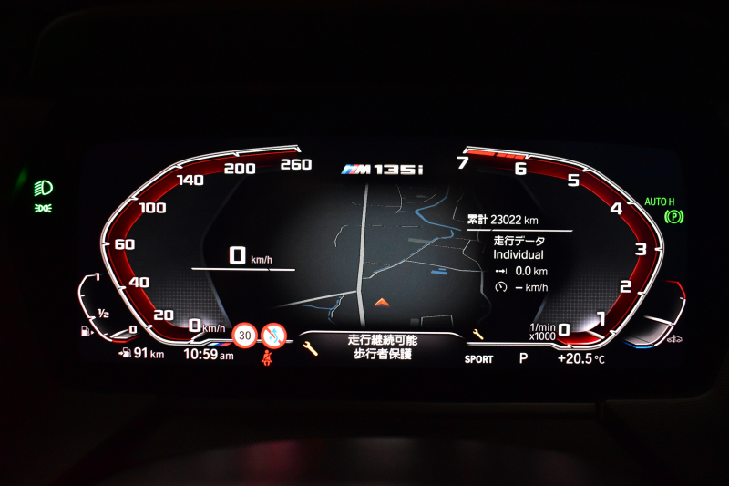 BMW 1シリーズ M135i xDrive ｽﾄﾘｰﾄﾚｰｻｰ 40台限定車 新車保証R7年8月迄 Mperformanceﾊﾟｰﾂ 4WD 可変ｻｽﾍﾟﾝｼｮﾝ Mｽﾎﾟｰﾂﾌﾞﾚｰｷ ACC BMWﾗｲﾌﾞｺｯｸﾋﾟｯﾄ ﾋｰﾀｰ付ｱﾙｶﾝﾀｰﾗｺﾝﾋﾞｽﾎﾟｰﾂｼｰﾄ ﾀｯﾁﾊﾟﾈﾙﾅﾋﾞ ｱｯﾌﾟﾙｶｰﾌﾟﾚｲ LEDﾍｯﾄﾞﾗｲﾄ 2年保証