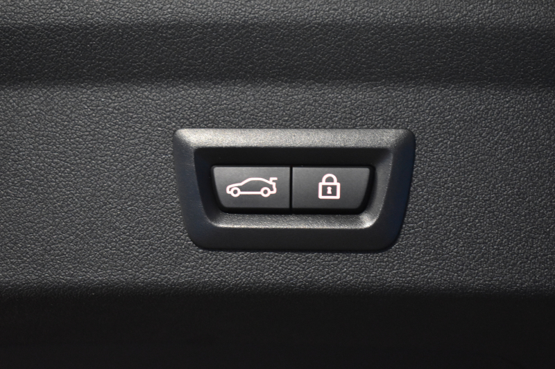 BMW 1シリーズ M135i xDrive ｽﾄﾘｰﾄﾚｰｻｰ 40台限定車 新車保証R7年8月迄 Mperformanceﾊﾟｰﾂ 4WD 可変ｻｽﾍﾟﾝｼｮﾝ Mｽﾎﾟｰﾂﾌﾞﾚｰｷ ACC BMWﾗｲﾌﾞｺｯｸﾋﾟｯﾄ ﾋｰﾀｰ付ｱﾙｶﾝﾀｰﾗｺﾝﾋﾞｽﾎﾟｰﾂｼｰﾄ ﾀｯﾁﾊﾟﾈﾙﾅﾋﾞ ｱｯﾌﾟﾙｶｰﾌﾟﾚｲ LEDﾍｯﾄﾞﾗｲﾄ 2年保証