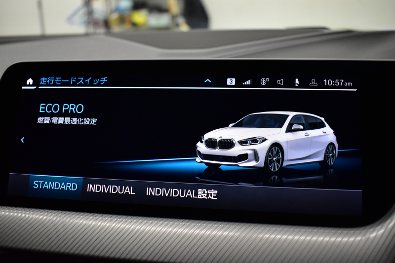 BMW 1シリーズ M135i xDrive ｽﾄﾘｰﾄﾚｰｻｰ 40台限定車 新車保証R7年8月迄 Mperformanceﾊﾟｰﾂ 4WD 可変ｻｽﾍﾟﾝｼｮﾝ Mｽﾎﾟｰﾂﾌﾞﾚｰｷ ACC BMWﾗｲﾌﾞｺｯｸﾋﾟｯﾄ ﾋｰﾀｰ付ｱﾙｶﾝﾀｰﾗｺﾝﾋﾞｽﾎﾟｰﾂｼｰﾄ ﾀｯﾁﾊﾟﾈﾙﾅﾋﾞ ｱｯﾌﾟﾙｶｰﾌﾟﾚｲ LEDﾍｯﾄﾞﾗｲﾄ 2年保証