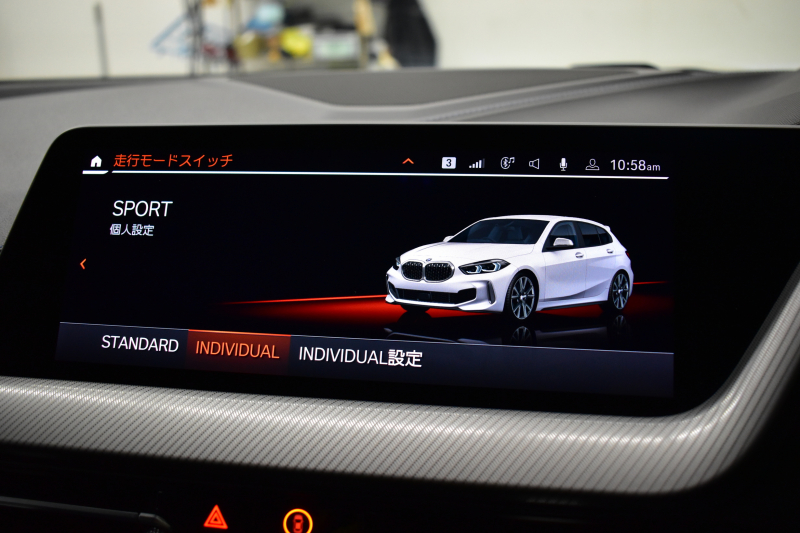 BMW 1シリーズ M135i xDrive ｽﾄﾘｰﾄﾚｰｻｰ 40台限定車 新車保証R7年8月迄 Mperformanceﾊﾟｰﾂ 4WD 可変ｻｽﾍﾟﾝｼｮﾝ Mｽﾎﾟｰﾂﾌﾞﾚｰｷ ACC BMWﾗｲﾌﾞｺｯｸﾋﾟｯﾄ ﾋｰﾀｰ付ｱﾙｶﾝﾀｰﾗｺﾝﾋﾞｽﾎﾟｰﾂｼｰﾄ ﾀｯﾁﾊﾟﾈﾙﾅﾋﾞ ｱｯﾌﾟﾙｶｰﾌﾟﾚｲ LEDﾍｯﾄﾞﾗｲﾄ 2年保証