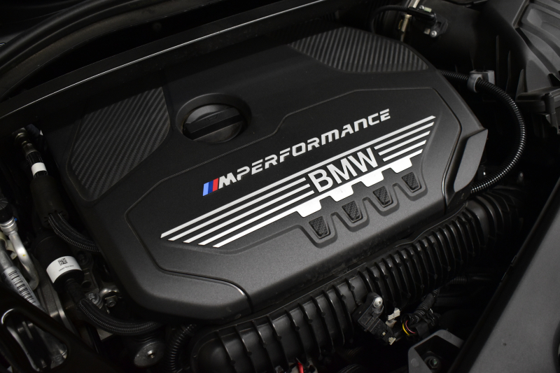 BMW 1シリーズ M135i xDrive ｽﾄﾘｰﾄﾚｰｻｰ 40台限定車 新車保証R7年8月迄 Mperformanceﾊﾟｰﾂ 4WD 可変ｻｽﾍﾟﾝｼｮﾝ Mｽﾎﾟｰﾂﾌﾞﾚｰｷ ACC BMWﾗｲﾌﾞｺｯｸﾋﾟｯﾄ ﾋｰﾀｰ付ｱﾙｶﾝﾀｰﾗｺﾝﾋﾞｽﾎﾟｰﾂｼｰﾄ ﾀｯﾁﾊﾟﾈﾙﾅﾋﾞ ｱｯﾌﾟﾙｶｰﾌﾟﾚｲ LEDﾍｯﾄﾞﾗｲﾄ 2年保証