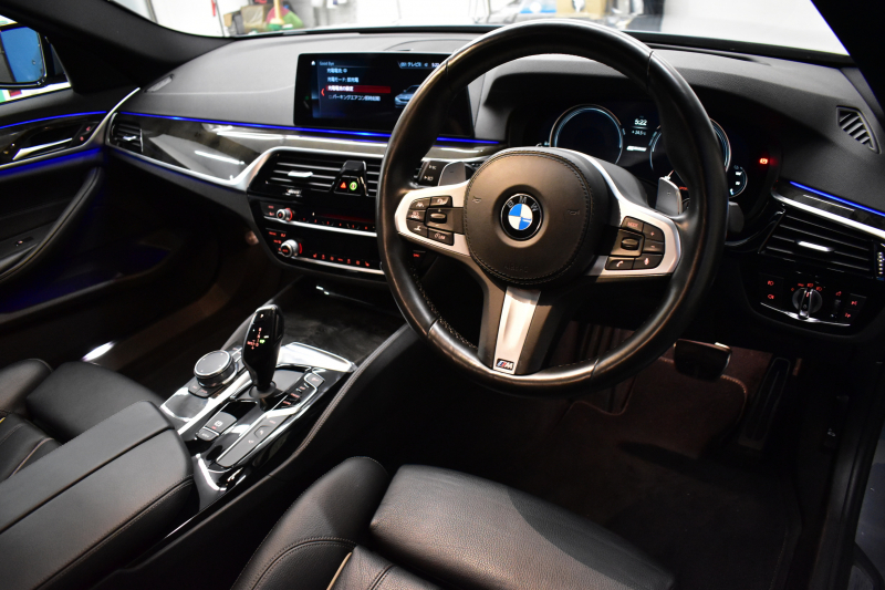 BMW 5シリーズ 530e Mｽﾎﾟｰﾂ PHEV ｻﾝﾙｰﾌ ﾊｲﾗｲﾝP 全席ﾋｰﾀｰ付黒革 Mｽﾎﾟｰﾂﾌﾞﾚｰｷ LEDﾍｯﾄﾞﾗｲﾄ ACC HUD 車線変更&逸脱&歩行者警告 衝突軽減B ｼﾞｪｽﾁｬｰC付ﾀｯﾁﾊﾟﾈﾙHDDﾅﾋﾞﾌﾙｾｸﾞ 全周囲ｶﾒﾗ3Dﾋﾞｭｰ 液晶ﾒｰﾀｰ 電動ﾄﾗﾝｸ 19AW 2年保証