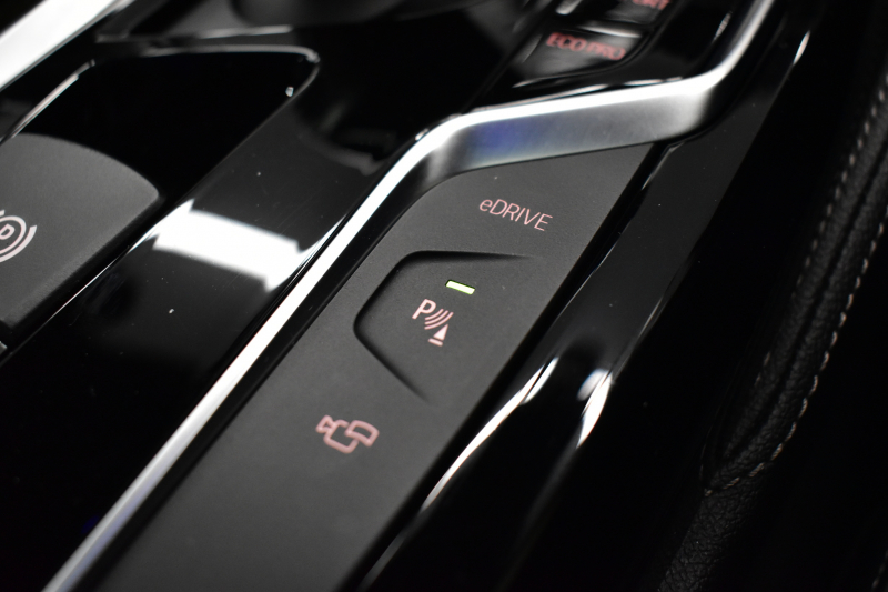 BMW 5シリーズ 530e Mｽﾎﾟｰﾂ PHEV ｻﾝﾙｰﾌ ﾊｲﾗｲﾝP 全席ﾋｰﾀｰ付黒革 Mｽﾎﾟｰﾂﾌﾞﾚｰｷ LEDﾍｯﾄﾞﾗｲﾄ ACC HUD 車線変更&逸脱&歩行者警告 衝突軽減B ｼﾞｪｽﾁｬｰC付ﾀｯﾁﾊﾟﾈﾙHDDﾅﾋﾞﾌﾙｾｸﾞ 全周囲ｶﾒﾗ3Dﾋﾞｭｰ 液晶ﾒｰﾀｰ 電動ﾄﾗﾝｸ 19AW 2年保証