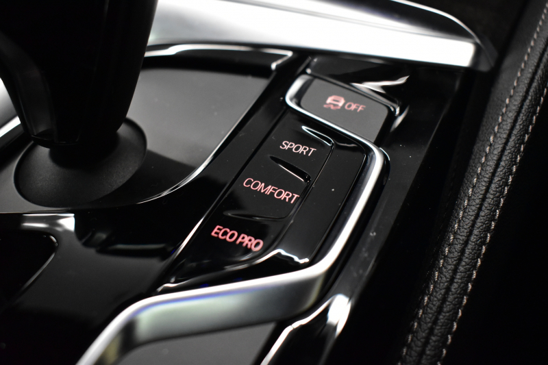 BMW 5シリーズ 530e Mｽﾎﾟｰﾂ PHEV ｻﾝﾙｰﾌ ﾊｲﾗｲﾝP 全席ﾋｰﾀｰ付黒革 Mｽﾎﾟｰﾂﾌﾞﾚｰｷ LEDﾍｯﾄﾞﾗｲﾄ ACC HUD 車線変更&逸脱&歩行者警告 衝突軽減B ｼﾞｪｽﾁｬｰC付ﾀｯﾁﾊﾟﾈﾙHDDﾅﾋﾞﾌﾙｾｸﾞ 全周囲ｶﾒﾗ3Dﾋﾞｭｰ 液晶ﾒｰﾀｰ 電動ﾄﾗﾝｸ 19AW 2年保証