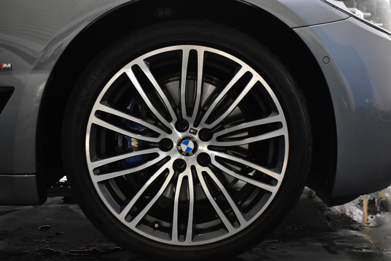 BMW 5シリーズ 530e Mｽﾎﾟｰﾂ PHEV ｻﾝﾙｰﾌ ﾊｲﾗｲﾝP 全席ﾋｰﾀｰ付黒革 Mｽﾎﾟｰﾂﾌﾞﾚｰｷ LEDﾍｯﾄﾞﾗｲﾄ ACC HUD 車線変更&逸脱&歩行者警告 衝突軽減B ｼﾞｪｽﾁｬｰC付ﾀｯﾁﾊﾟﾈﾙHDDﾅﾋﾞﾌﾙｾｸﾞ 全周囲ｶﾒﾗ3Dﾋﾞｭｰ 液晶ﾒｰﾀｰ 電動ﾄﾗﾝｸ 19AW 2年保証