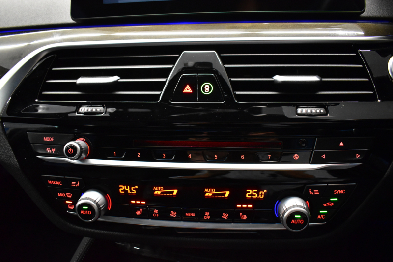 BMW 5シリーズ 530e Mｽﾎﾟｰﾂ PHEV ｻﾝﾙｰﾌ ﾊｲﾗｲﾝP 全席ﾋｰﾀｰ付黒革 Mｽﾎﾟｰﾂﾌﾞﾚｰｷ LEDﾍｯﾄﾞﾗｲﾄ ACC HUD 車線変更&逸脱&歩行者警告 衝突軽減B ｼﾞｪｽﾁｬｰC付ﾀｯﾁﾊﾟﾈﾙHDDﾅﾋﾞﾌﾙｾｸﾞ 全周囲ｶﾒﾗ3Dﾋﾞｭｰ 液晶ﾒｰﾀｰ 電動ﾄﾗﾝｸ 19AW 2年保証