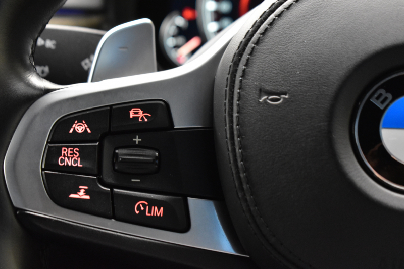 BMW 5シリーズ 530e Mｽﾎﾟｰﾂ PHEV ｻﾝﾙｰﾌ ﾊｲﾗｲﾝP 全席ﾋｰﾀｰ付黒革 Mｽﾎﾟｰﾂﾌﾞﾚｰｷ LEDﾍｯﾄﾞﾗｲﾄ ACC HUD 車線変更&逸脱&歩行者警告 衝突軽減B ｼﾞｪｽﾁｬｰC付ﾀｯﾁﾊﾟﾈﾙHDDﾅﾋﾞﾌﾙｾｸﾞ 全周囲ｶﾒﾗ3Dﾋﾞｭｰ 液晶ﾒｰﾀｰ 電動ﾄﾗﾝｸ 19AW 2年保証