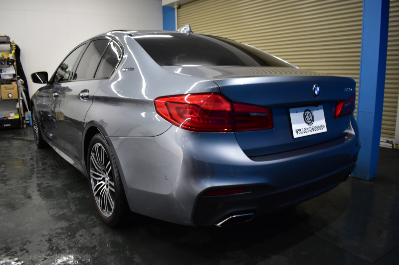 BMW 5シリーズ 530e Mｽﾎﾟｰﾂ PHEV ｻﾝﾙｰﾌ ﾊｲﾗｲﾝP 全席ﾋｰﾀｰ付黒革 Mｽﾎﾟｰﾂﾌﾞﾚｰｷ LEDﾍｯﾄﾞﾗｲﾄ ACC HUD 車線変更&逸脱&歩行者警告 衝突軽減B ｼﾞｪｽﾁｬｰC付ﾀｯﾁﾊﾟﾈﾙHDDﾅﾋﾞﾌﾙｾｸﾞ 全周囲ｶﾒﾗ3Dﾋﾞｭｰ 液晶ﾒｰﾀｰ 電動ﾄﾗﾝｸ 19AW 2年保証