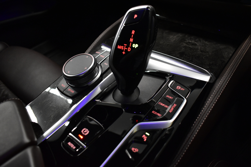 BMW 5シリーズ 523d ﾂｰﾘﾝｸﾞ Xﾄﾞﾗｲﾌﾞ Mｽﾎﾟｰﾂ ｴﾃﾞｨｼｮﾝｼﾞｮｲ+ LCI後期 4WD ｴｸｽｸﾙｰｼﾌﾞﾅｯﾊﾟﾚｻﾞｰP ｲﾉﾍﾞｰｼｮﾝP Fﾍﾞﾝﾁ＆全席ﾋｰﾀｰ&ｴｸｽｸﾙｰｼﾌﾞﾅｯﾊﾟ茶革 新ﾃﾞｻﾞｲﾝﾚｰｻﾞｰLEDﾍｯﾄﾞﾗｲﾄ HUD  ﾗｲﾌﾞｺｸﾋﾟｯﾄ ACC HUD LCW 3Dﾋﾞｭｰ ﾌﾙｾｸﾞ 2年保証