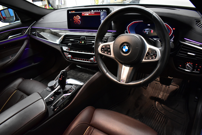 BMW 5シリーズ 523d ﾂｰﾘﾝｸﾞ Xﾄﾞﾗｲﾌﾞ Mｽﾎﾟｰﾂ ｴﾃﾞｨｼｮﾝｼﾞｮｲ+ LCI後期 4WD ｴｸｽｸﾙｰｼﾌﾞﾅｯﾊﾟﾚｻﾞｰP ｲﾉﾍﾞｰｼｮﾝP Fﾍﾞﾝﾁ＆全席ﾋｰﾀｰ&ｴｸｽｸﾙｰｼﾌﾞﾅｯﾊﾟ茶革 新ﾃﾞｻﾞｲﾝﾚｰｻﾞｰLEDﾍｯﾄﾞﾗｲﾄ HUD  ﾗｲﾌﾞｺｸﾋﾟｯﾄ ACC HUD LCW 3Dﾋﾞｭｰ ﾌﾙｾｸﾞ 2年保証