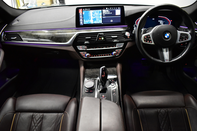 BMW 5シリーズ 523d ﾂｰﾘﾝｸﾞ Xﾄﾞﾗｲﾌﾞ Mｽﾎﾟｰﾂ ｴﾃﾞｨｼｮﾝｼﾞｮｲ+ LCI後期 4WD ｴｸｽｸﾙｰｼﾌﾞﾅｯﾊﾟﾚｻﾞｰP ｲﾉﾍﾞｰｼｮﾝP Fﾍﾞﾝﾁ＆全席ﾋｰﾀｰ&ｴｸｽｸﾙｰｼﾌﾞﾅｯﾊﾟ茶革 新ﾃﾞｻﾞｲﾝﾚｰｻﾞｰLEDﾍｯﾄﾞﾗｲﾄ HUD  ﾗｲﾌﾞｺｸﾋﾟｯﾄ ACC HUD LCW 3Dﾋﾞｭｰ ﾌﾙｾｸﾞ 2年保証